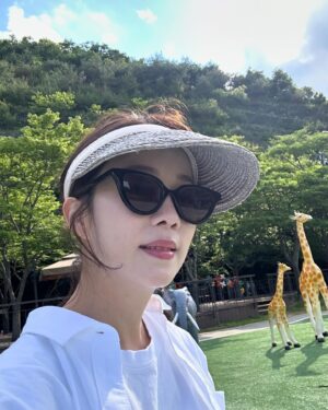 Park Eun-young Instagram - 하늘이 다했네💙
