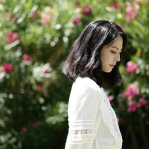 Park Ji-yoon Instagram - #박지윤 싱글앨범 '#그날의봄' 발매되었습니다. 
애플뮤직, 스포티파이는 4월3일에 발매됩니다.

New single, 'Flower' has been released in Korea.
Apple Music and Spotify will be released on April 3.