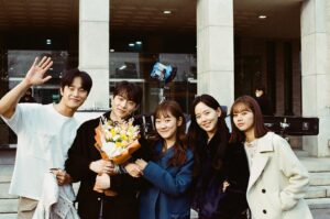 Park Kyung-hye Instagram - 지금까지 #간떨어지는동거와 함께 해주셔서 감사합니다😍😍 사진으로 다 담을 수 없는 우리 추억 뽀에버❤️