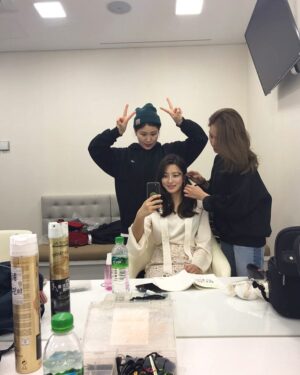 Park Se-young Instagram - 귓속말 오늘 밤 10시 5회방송!!!
같이 본방사수 ? 본방사수! 부탁해용~>_<

오늘도 열일하는 은이와 수민이:)
마지막까지 우리 힘내자^^ #귓속말 #본방사수 #부탁합니다 #같이봐요 
#극한직업 #제니의그녀들 #고마워용
#잠은 #작품끝나고자자 #화이팅!!!!! ㅎㅎ