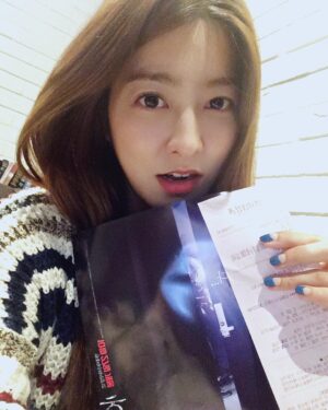 Park Se-young Instagram - #혼숨 
볼 수 있겠지...