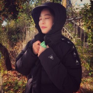 Park Se-young Instagram - #돈꽃 #8시45분 #3,4회방송 #보실거죠?
#전촬영중 #겨울한파대비 
#롱패딩 과 #핫팩 으로 #준비완료!! #모두들감기조심 !
#모두들본방사수~~~