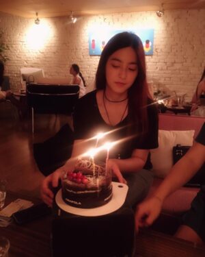 Park Se-young Instagram - 생일을 핑계로 만난 친구들
히히 고마워:)
혜지생일때 또 보자
좋은곳에서 선물까지 고마워 친구들아!