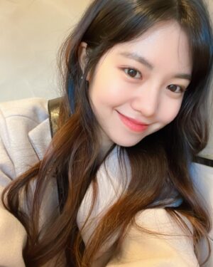 Park Seo-yeon Instagram - 🌸