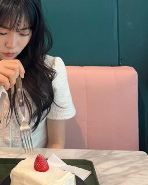Park Seo-yeon Instagram - 