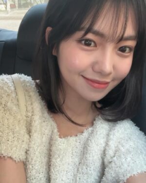 Park Seo-yeon Instagram - 😖