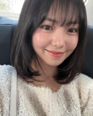 Park Seo-yeon Instagram - 😖