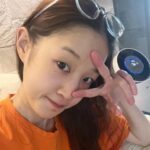 Park Bo-ram Instagram - 반 토막 난 눈썹. 건조해서 튼 입술 밑. 목이 늘어난 티셔츠 여름을 기다리며 편안하게 지내는중🫡 (아 맞다 조만간)