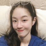 Park Bo-ram Instagram - 코에 안경자국🤓