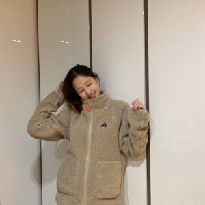 Park Bo-ram Instagram - 🧡