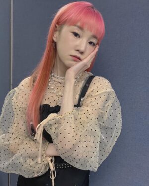 Park Bo-ram Instagram - 💐
