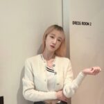Park Bo-ram Instagram - 네 뿌염할게용 👀