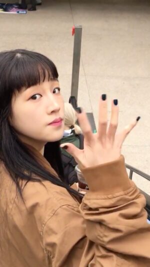 Park Bo-ram Instagram - 2017년 슬언니와 베를린 드레스덴 프라하😢