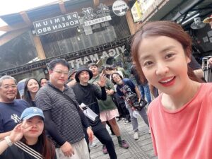 Park Eun-hye Instagram - 필리핀 사람들은 정말 따뜻하다.. 따뜻한 나라에서 따뜻한 사람들과 함께 촬영하니 마음도 따뜻해진다.. 우리가 언제 다시 만날 수 있을지 싶은 마음에 아쉬움이 크지만 내 마음속에 좋은 추억이 남아서 다행이다.. 길에서 차들이 막 끼어들어도 경적 소리 한번 안 내는 참 친절한 필리핀 사람들 .. 또만나요 ~  한국 스텝과 필리핀 스텝이 함께 만든 #더가디언 좋은 결과 있길~~