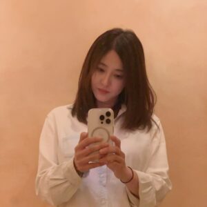 Park Eun-hye Instagram - #LA 에서 밥먹으러 갔다가 화장실 간 아이 기다리다가 큰 거울이 있길래 심심해서 찍어봄 .. .