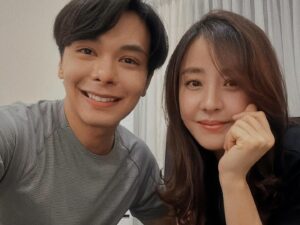 Park Eun-hye Instagram - 야구를 좋아하는 재호는 배우에도 ‘프로’ 라는 말을 붙여서 이렇게 말한다.. “우리 엄마는 프로배우 라고” ㅎㅎ 여기 필리핀에서 필리핀 배우들과 함께 촬영중인데 이들이야말로 진짜 ‘프로 배우’라는 느낌이 든다~ #즐거운촬영장 #더가디언  또 하나의 추억을 만드는 중 ..