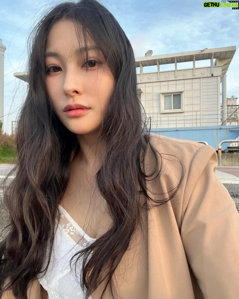 Park Gyu-ri Instagram - ☀️🌊🫧 따뜻해서 몽글거리는 기분