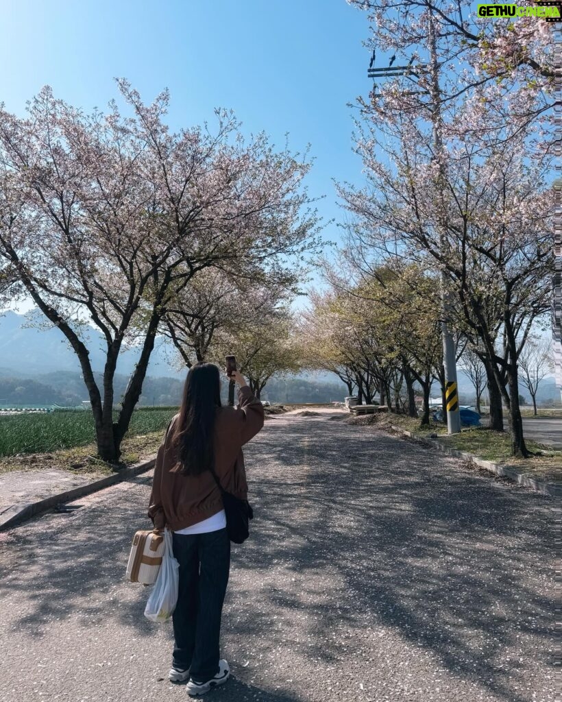 Park Gyu-ri Instagram - 4월의 나 꽈악 채워봤어 어때