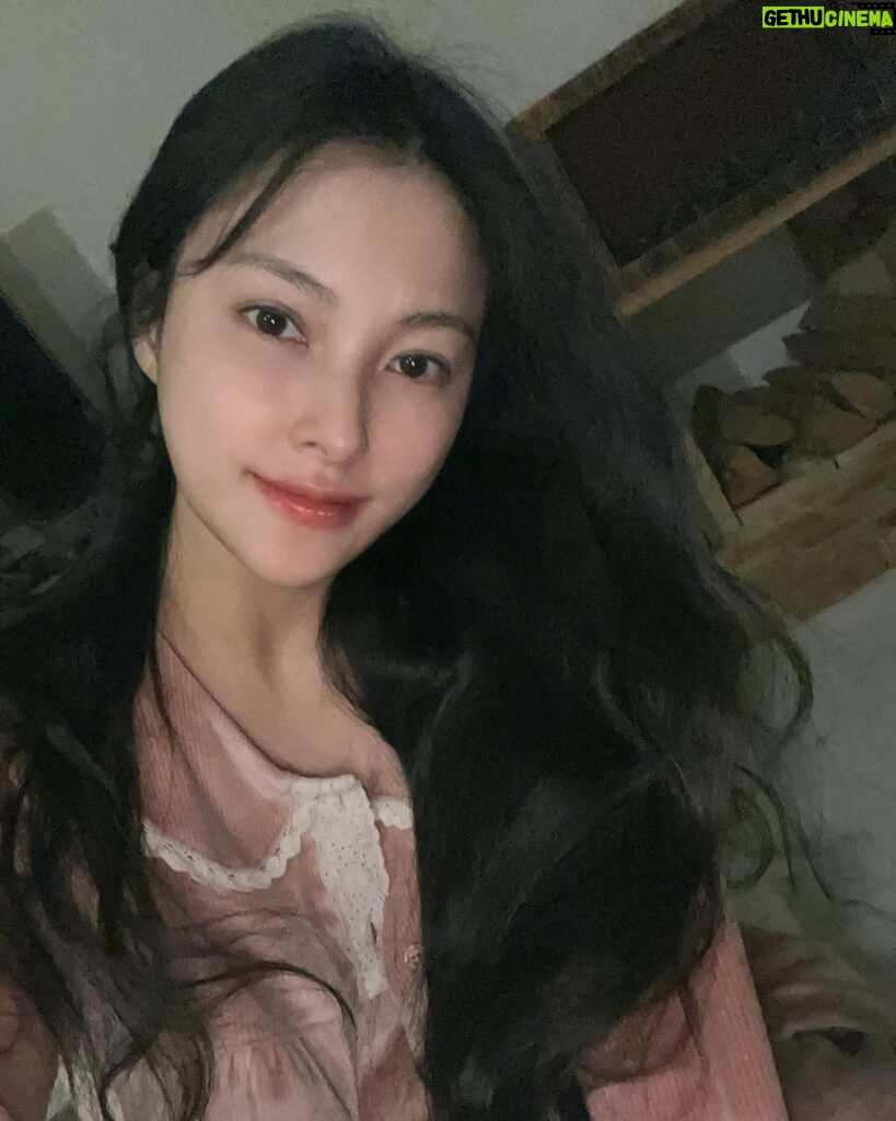 Park Gyu-ri Instagram - 4월의 나 꽈악 채워봤어 어때