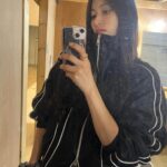 Park Gyu-ri Instagram - 더웠다 추웠다 종잡을 수 없는 날씨 정신을 몬차리겐네💦