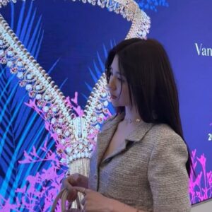 Park Ha-seon Instagram - @vancleefarpels Time, Nature, love
-2024. 4. 14