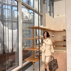 Park Ha-seon Instagram - 큰 옷 좋아함*