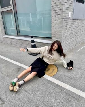 Park Ha-seon Instagram - Miuccia Prada♥️

새 신을 신고 뛰어보자 ㅍㅉ