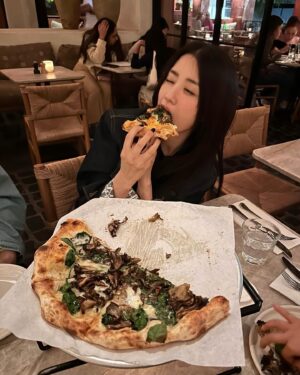 Park Ha-seon Instagram - 아침, 저녁으론 춥츕
비건은 아니지만, 비건 레스토랑 좋아요
내가 반판 다 먹은 거 맞음😛