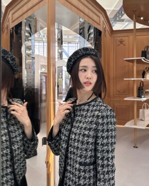 Park Ha-seon Instagram - 제작발표회 준비🌹
