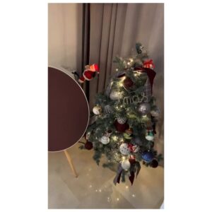 Park Han-byul Instagram - #크리스마스 준비🎄
-
#산타할아버지 #선물 가지고
바쁘게 올라가시는중 🎅🏼🎁
-
#christmas