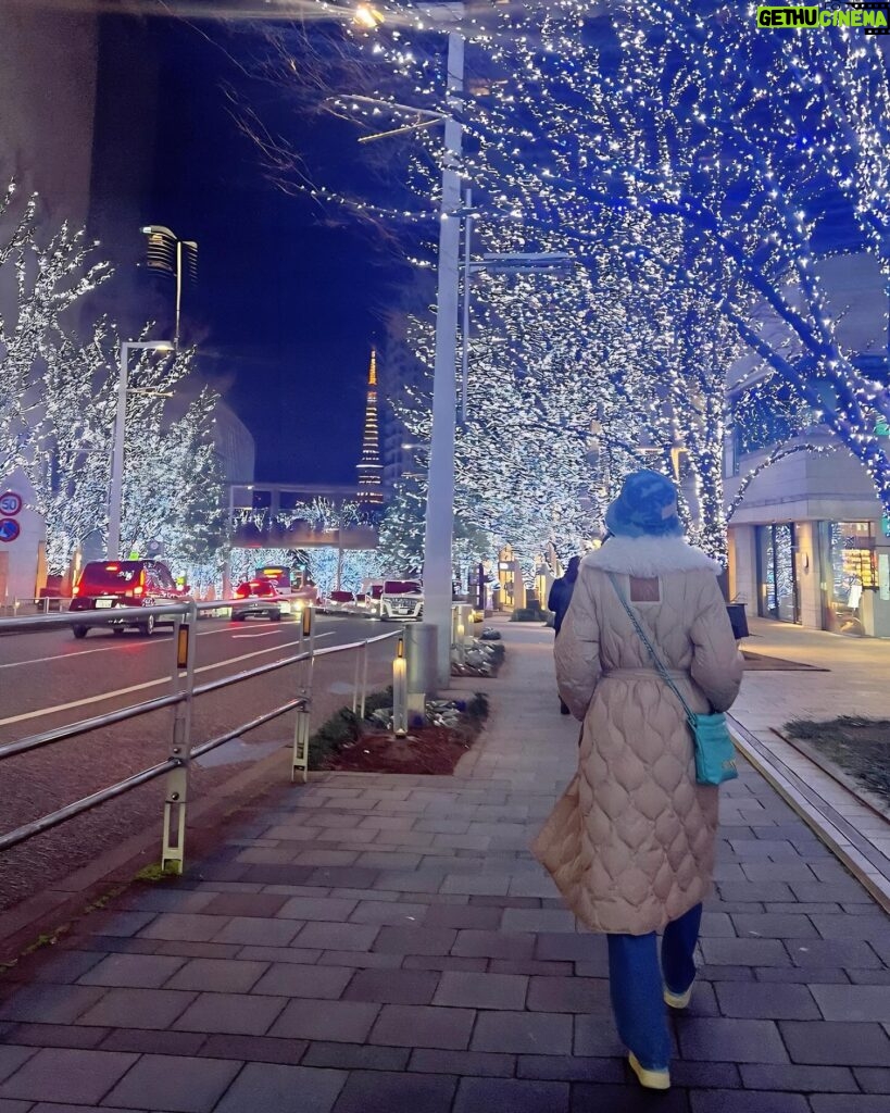 Park Han-byul Instagram - #tokyo 아직 유툽초보라 찍는게 익숙치않아서 이틀동안 훨씬 더 많은곳에 가고 먹었는데 다 담지 못해서 참 아쉽습니다🥺 역시 이 세상 쉬운일이 하나도 없군요 그래도 최선을 다해 본 나의 인생 첫 #여행브이로그 아직 못보신 분들 #박한별하나 꼬고♥️ 점점 나아져볼께요 감사함당🙇🏻‍♀️ #도쿄 #도쿄여행 #도쿄브이로그