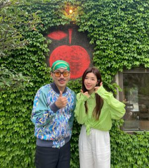 Park Han-byul Instagram - ⭐️

벨진밧에 김홍남싸장님이 찾아와주셨습니닷
간발의 시간차(?)로 들러주신 다나카님께도
무한 감사를 드리며..😌🙏🏼

인생 첫 유행하는 챌린지 릴스도 함께해주셔서 또 한번 감사함다🙇🏻‍♀️

@namolla_f 와 함께하는 제주에서의 하루!
유툽채널 박한별하나🙌🏼

#김홍남
#다나카
#벨진밧