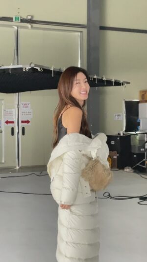 Park Han-byul Instagram - ✨

몇년만에 영상촬영인지!
나는 혼자 어색해서 두근두근댔지만
다행히 티가 안났다고 한다😌ㅋ

좋은 브랜드의 모델이 되어서 감사할따름🙏🏼
즐거웠던 촬영현장♥️

#트웬티케이 #노니앰플 #피부진정