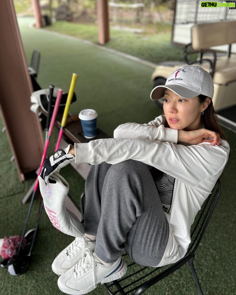 Park Han-byul Instagram - 몇달만에 잡은🏌🏻‍♀️ 다시 감 잡아보까나 #ootd #golf #lecoq