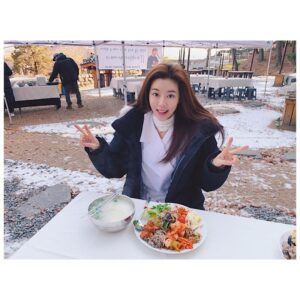 Park Han-byul Instagram - 오랜만에 #밥차 🍽
-
너무 배고픈바람에
흥분해서 많이 펐는데 거의 다 먹음 😋
-
#잘먹었습니다
#감사합니다
#지배우님
-
#슬플때사랑한다