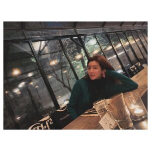 Park Han-byul Instagram - -
그래두 #크리스마스 니까
#초록색 옷입고 빤짝이는데서 저녁✨