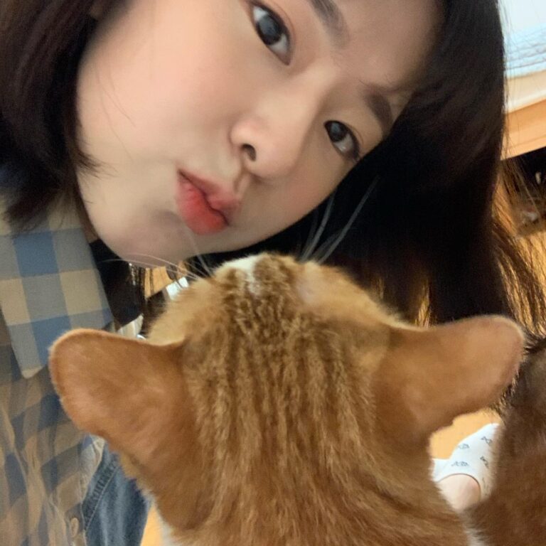 Park Hye-su Instagram - 심보람이랑 마주아 사이 박혜수