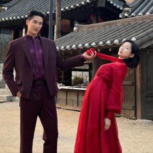 Park Ji-hyun Instagram - 범인잡고 진이수랑 뱀파이어 놀이 히히