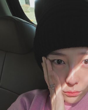 Park Ji-hyun Instagram - 🎀🛋️🔮💎