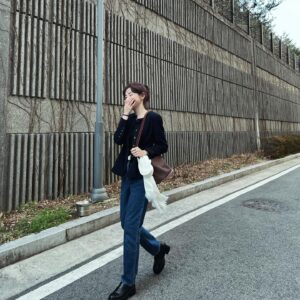 Park Ji-hyun Instagram - 🌹
Cannot thank you enough for making me laugh so hard that I got abs 😂