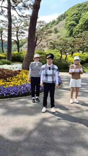 Park Mi-sun Instagram - 조혜련의  #빠나나랄라  #챌린지 
.
정말  못춰서  미안 ㅠㅠ ㅎㅎ 
.
@ulumma2012  그리고  역시  김지선  @jisundasanmom 
.
춤짱과  몸꽝의  챌린지 ㅋㅋ