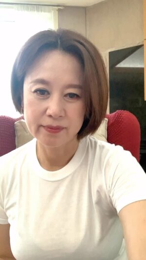 Park Mi-sun Instagram - 3년째  먹고있는  갱년기유산균  메노락토 !!

괜히 1등이겠어?!★
매일 하루 한 캡슐씩 챙기는 갱년기 유산균 YT1, 
메노락토 프리미엄으로 오늘도 갱년기 관리중♪ ~~~

갱년기  참지 마세요~~
저도  열심히  관리하고  있어요 ㅎ 

#갱년기영양제 #갱년기증상 #갱년기관리 #박미선유산균 #박미선갱년기유산균 #메노락토 #YT1