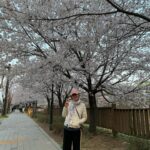Park Mi-sun Instagram - 밥 먹고 아들과 동네 산책 . 아~~~행복하다 . 이쁘다 우리 동네 . #밤벚꽃산책 #동네한바퀴