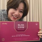 Park Mi-sun Instagram - 오늘 모처럼 대구에 강연행사 왔어요 . 선물 드리니까 너무 좋아 하시네요 . 고마워요 #메노락토 #갱년기유산균 #YT1