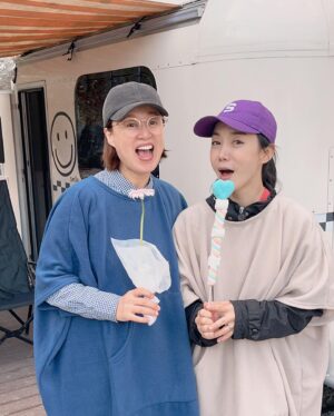 Park Mi-sun Instagram - 가을여행  무지무지  행복한 날 
.
같이  기도해주는  사랑하는  자매님들 
.
#물왕숲캠핑파크  #다람쥐담요 #가을단풍여행 #캠핑장추천