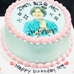 Park Mi-sun Instagram - 고딩엄빠  녹홧날  생일 축하  거하게  받았네요 ㅎㅎ 
.
고마워  애들아  센스쟁이  막내들  완전  땡큐고
교진이도  땡큐~~
.
#고딩엄빠 #이른생일파티 #아직생일아닌데  ㅋㅋ