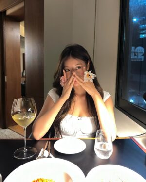Park Se-jeong Instagram - Happy birthday to me🤍🤍🌺 유일무이
