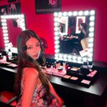 Park Se-jeong Instagram - #광고 A Night Like a Movie with Chanel Rouge Allure Velvet Nuit Blanche..💋🎬💄 운영 기간: 4/29 (월)-5/26(일) ✓ 운영 시간: 월-목 13:00-20:00, 금일 11:00-20:00 (19:30 마지막 입장) ✓ 장소: 서울특별시 성동구 성수동2가 277-26 ✓ 예약 방법: 샤넬 공식 채널(홈페이지, 페이스북, 카카오톡 채널, 샤넬 뷰티 코리아 인스타그램)을 통해 선착순 예약 #샤넬루쥬알뤼르팝업 #CHANELNUITBLANCHESEOUL #루쥬알뤼르 #샤넬메이크업 #샤넬뷰티 #샤넬패션