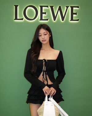 Park Se-jeong Instagram - @loewe 

#LOEWE #LOEWEpaulas