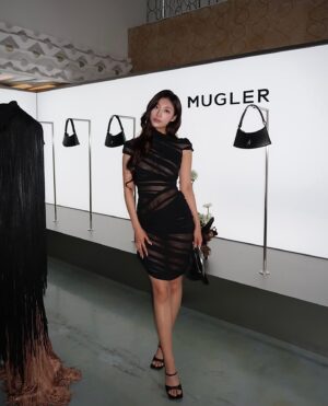 Park Se-jeong Instagram - @muglerofficial X @10corsocomoseoul 
Mugler pop-up opening in Seoul🖤

#mugler
